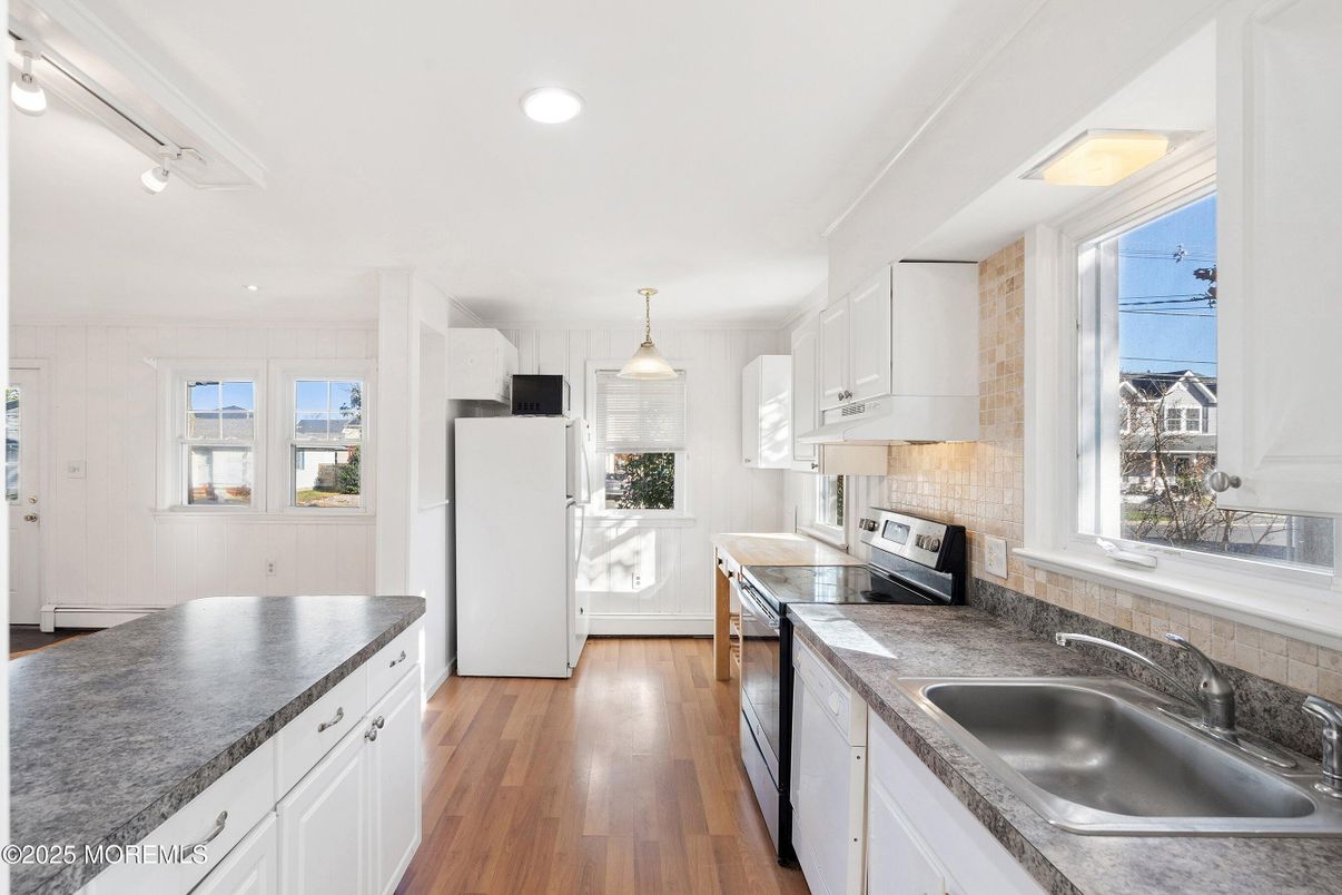 Interior, Kitchen, Pendant Lights, Recessed Lighting, Wood Texture Flooring