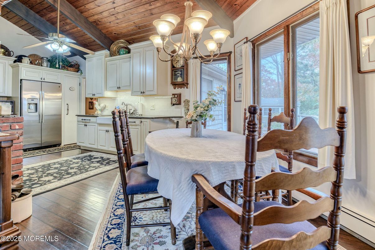 Chandelier, Dining room, Interior, Kitchen, Stainless Steel Appliances, Wooden Beams, Wooden Ceilings, Wood Texture Flooring