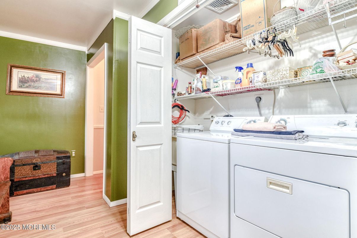 Interior, Utility Closets, Washer, Wood Texture Flooring