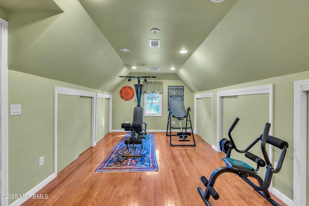 Fitness Equipment, Interior, Recessed Lighting, Wood Texture Flooring
