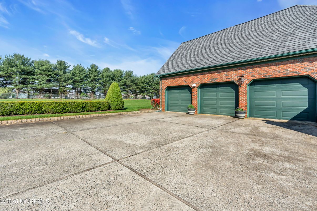 Detached Garage, Exterior