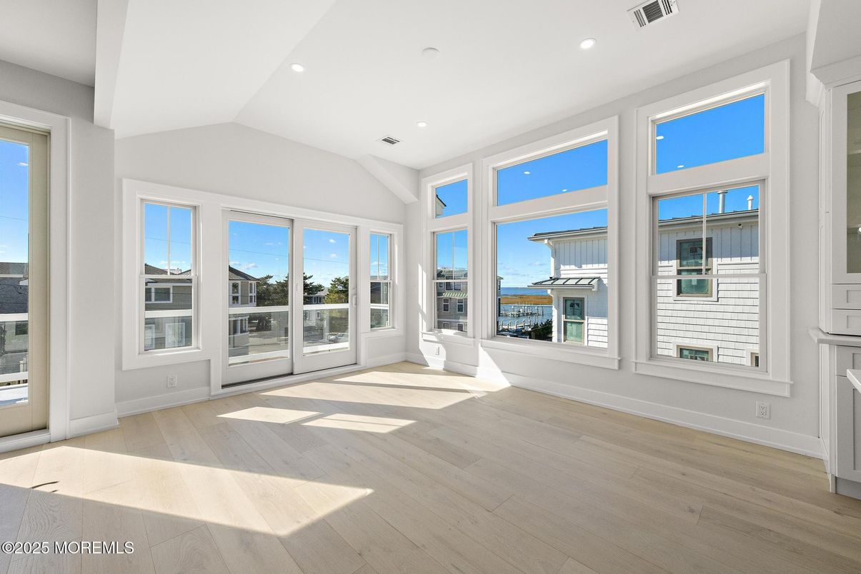 Empty room, Interior, Recessed Lighting, Water, Wood Texture Flooring