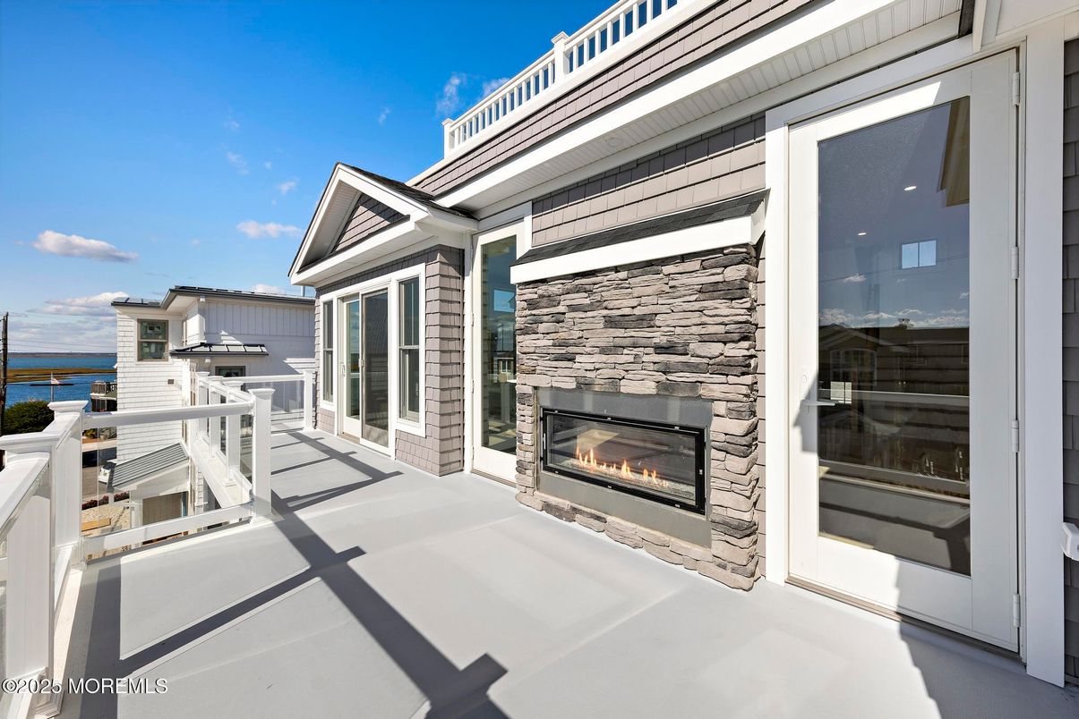 Exterior, Fireplace, Water