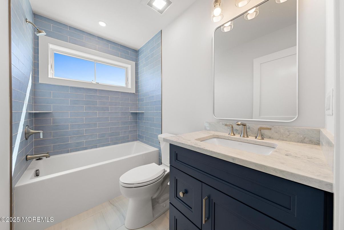 Bathroom, Interior, Marble, Recessed Lighting