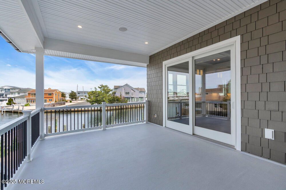 Exterior, Recessed Lighting, Water