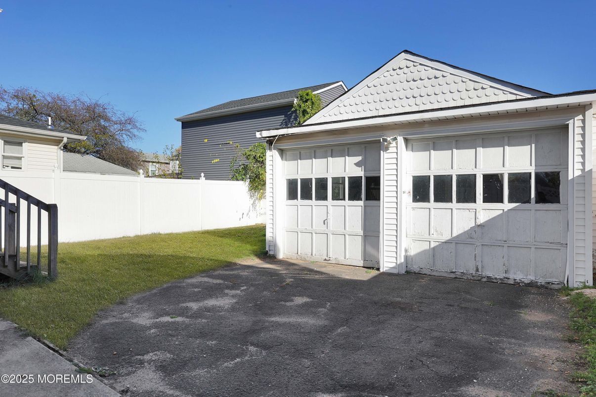 Backyard, Detached Garage, Exterior