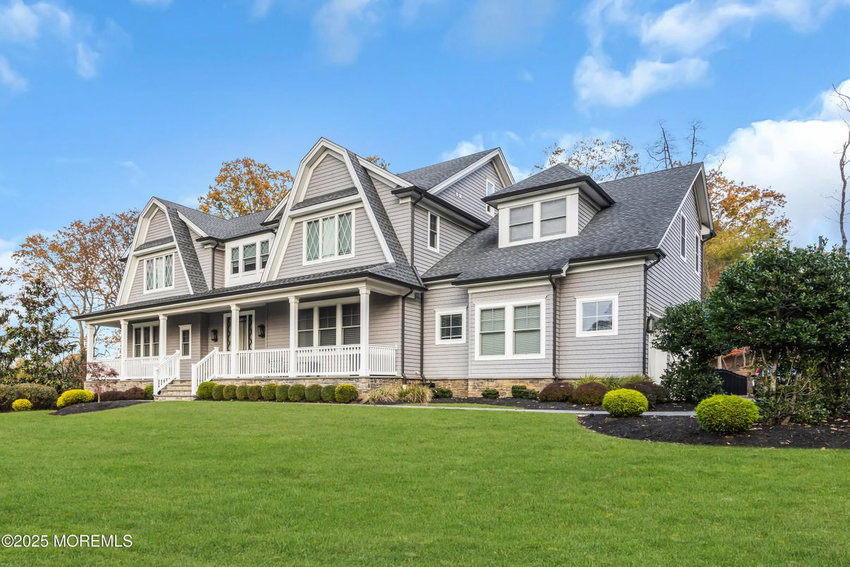 Exterior, Facade, Queen Anne Victorian