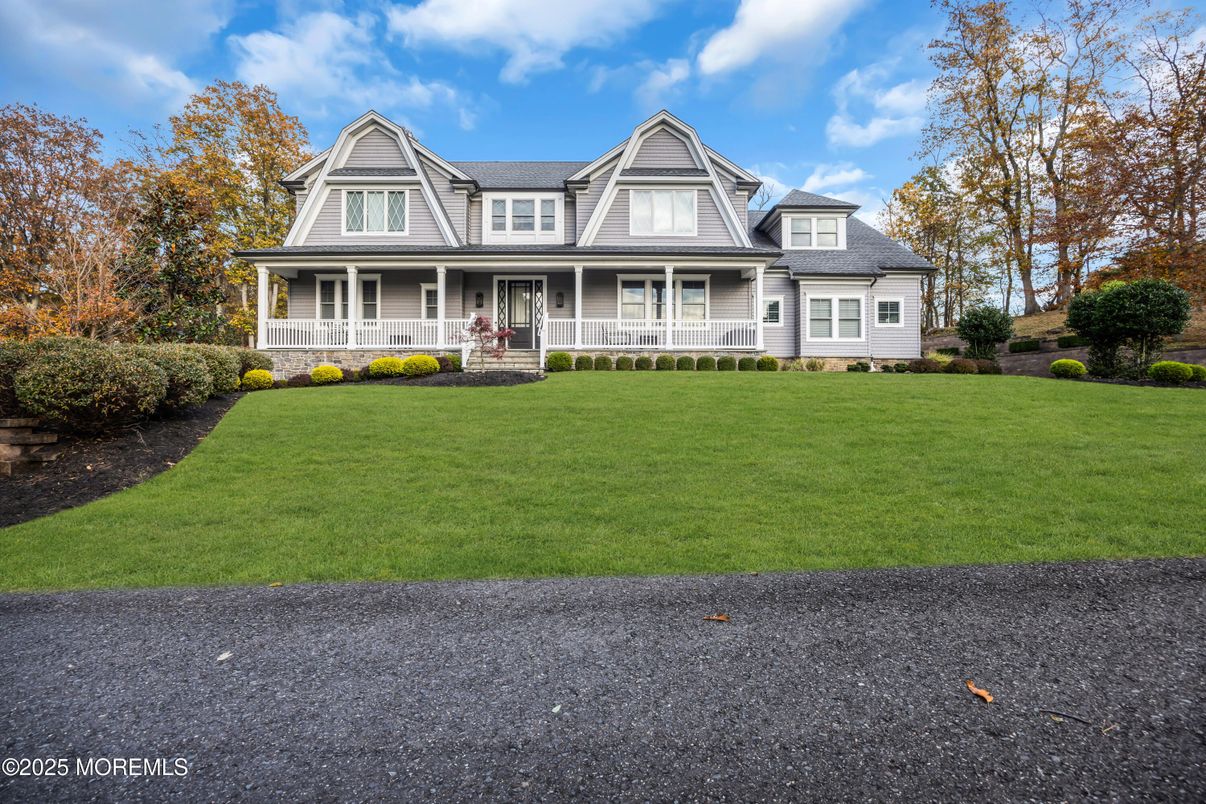 Exterior, Facade, Queen Anne Victorian