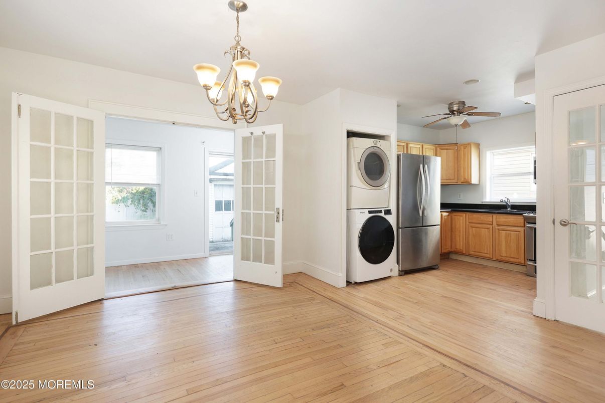Chandelier, Interior, Kitchen, Utility Closets, Washer, Wood Texture Flooring