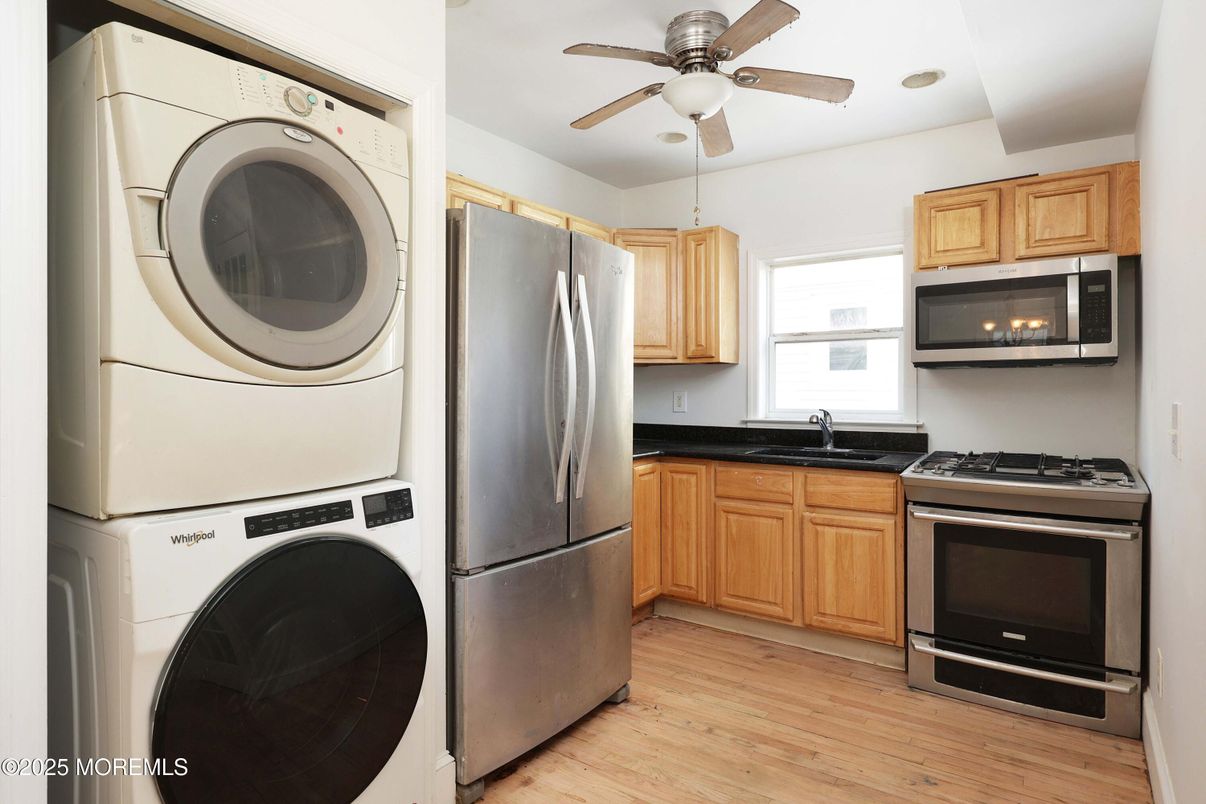 Interior, Kitchen, Recessed Lighting, Washer, Wood Texture Flooring