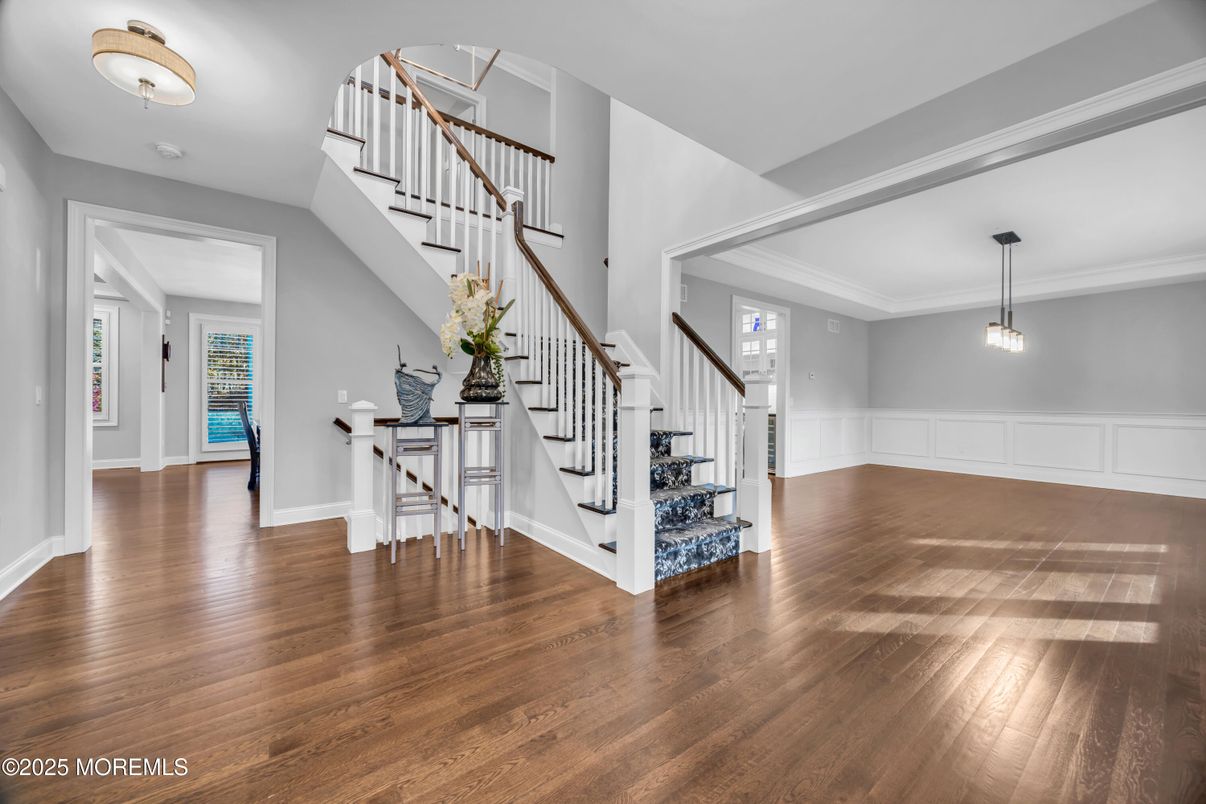 Interior, Pendant Lights, Wood Texture Flooring