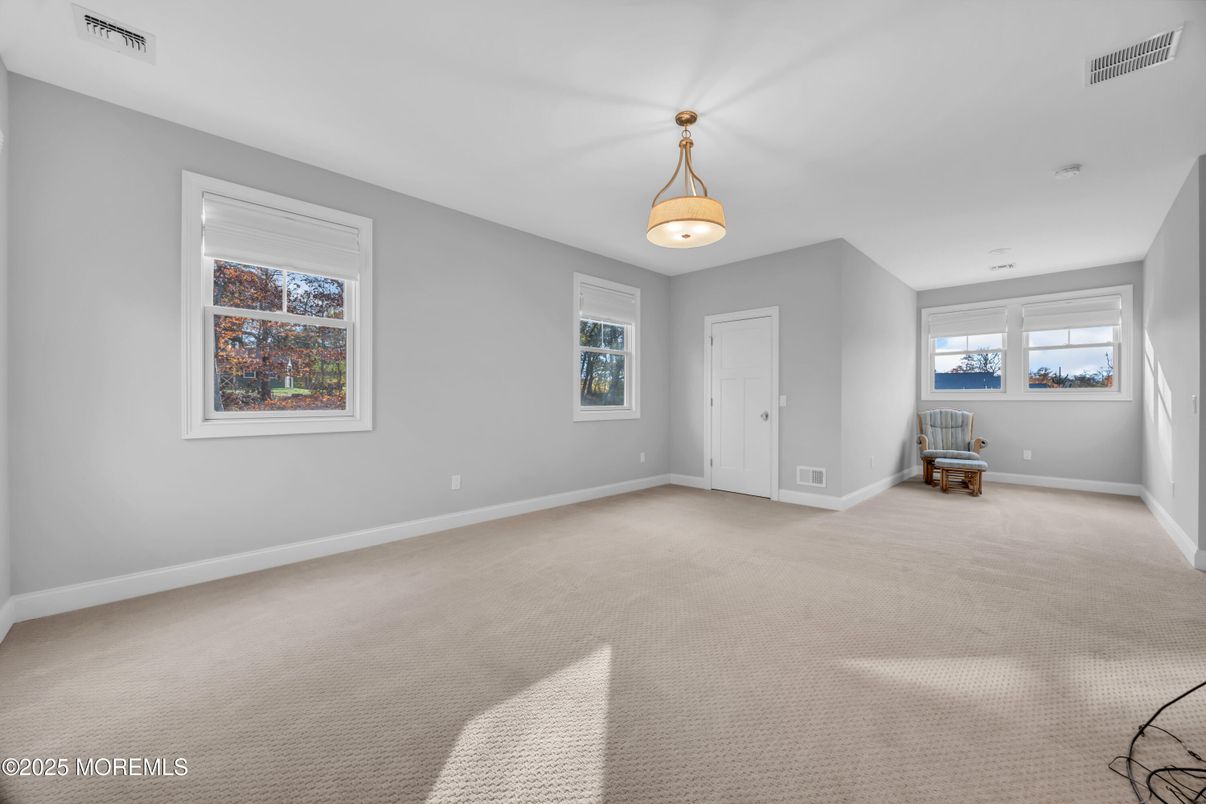 Empty room, Interior, Pendant Lights