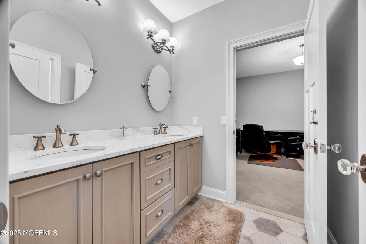 Bathroom, Dual Sink Vanities, Interior