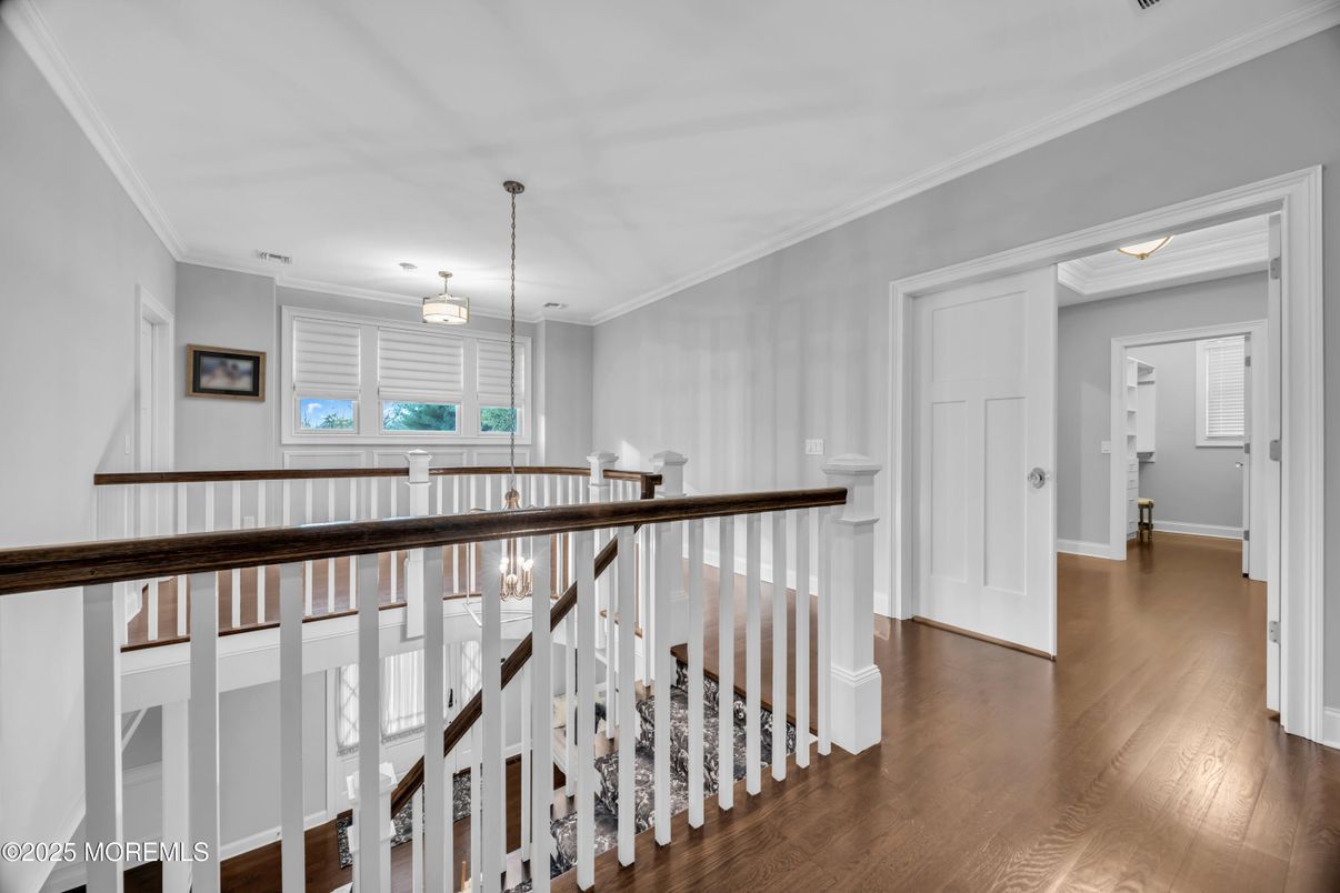 Interior, Pendant Lights, Wood Texture Flooring