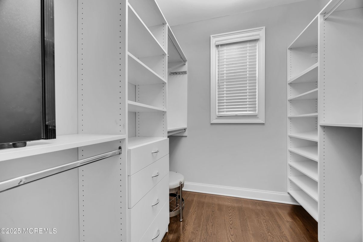 Interior, Walk-in Closets, Wood Texture Flooring
