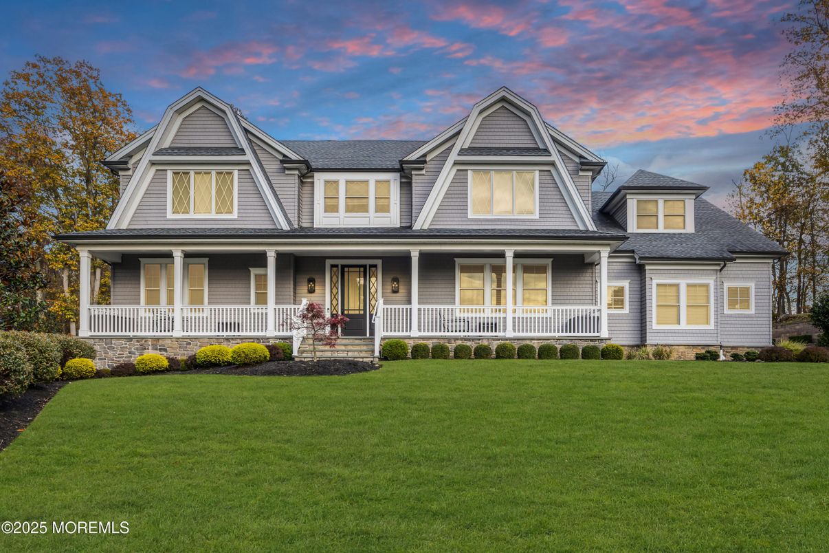 Exterior, Facade, Queen Anne Victorian