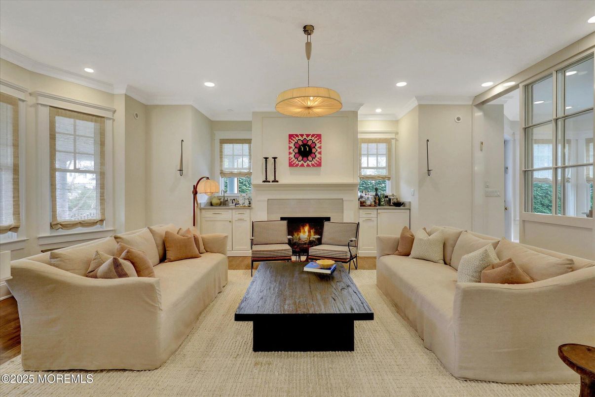 Fireplace, Interior, Living room, Pendant Lights, Recessed Lighting