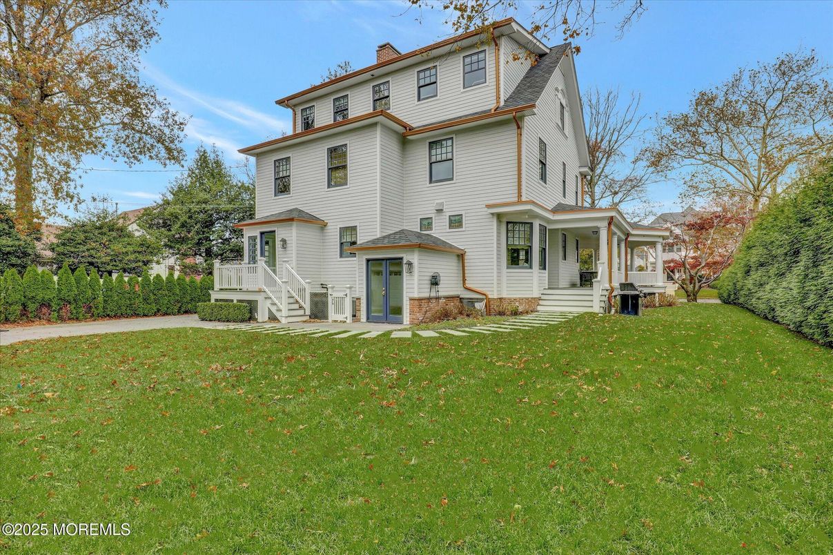 Backyard, Exterior, Facade, American Foursquare
