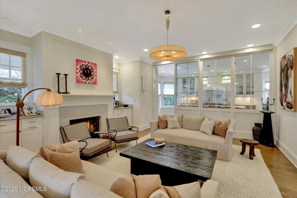 Fireplace, Interior, Living room, Pendant Lights, Recessed Lighting, Wood Texture Flooring