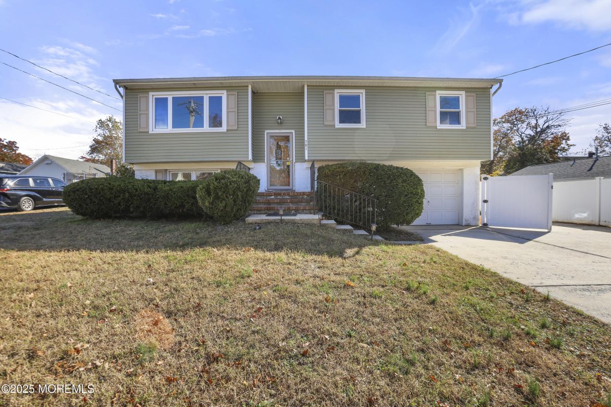 Attached, Exterior, Facade, Raised Ranch