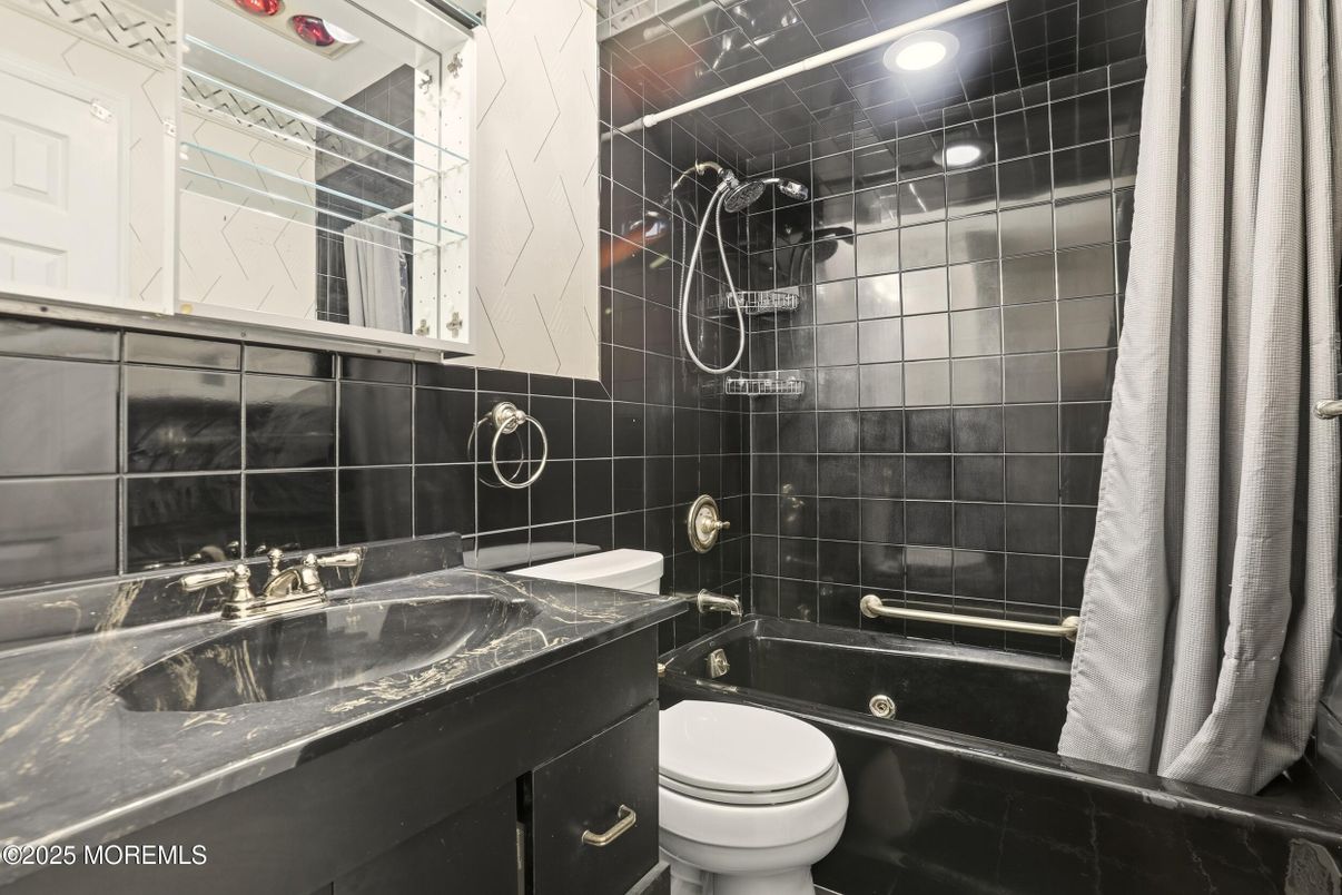 Bathroom, Interior, Recessed Lighting