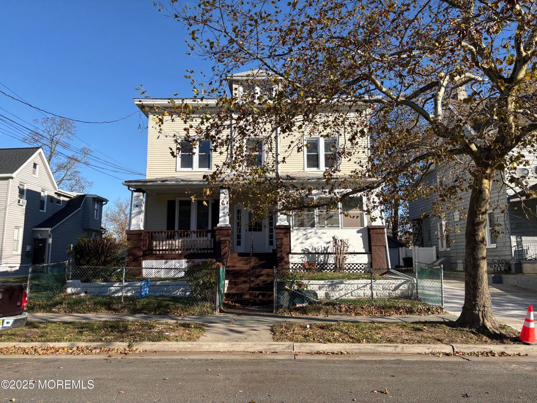 Exterior, Facade, American Foursquare