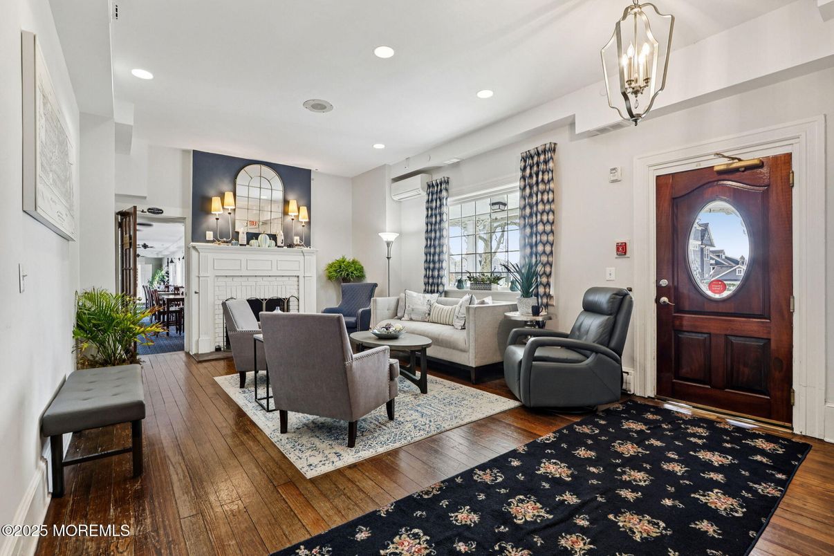 Fireplace, Interior, Living room, Pendant Lights, Recessed Lighting, Wood Texture Flooring