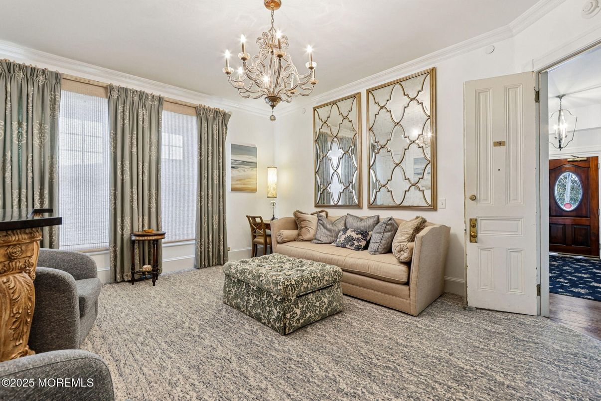 Chandelier, Interior, Living room