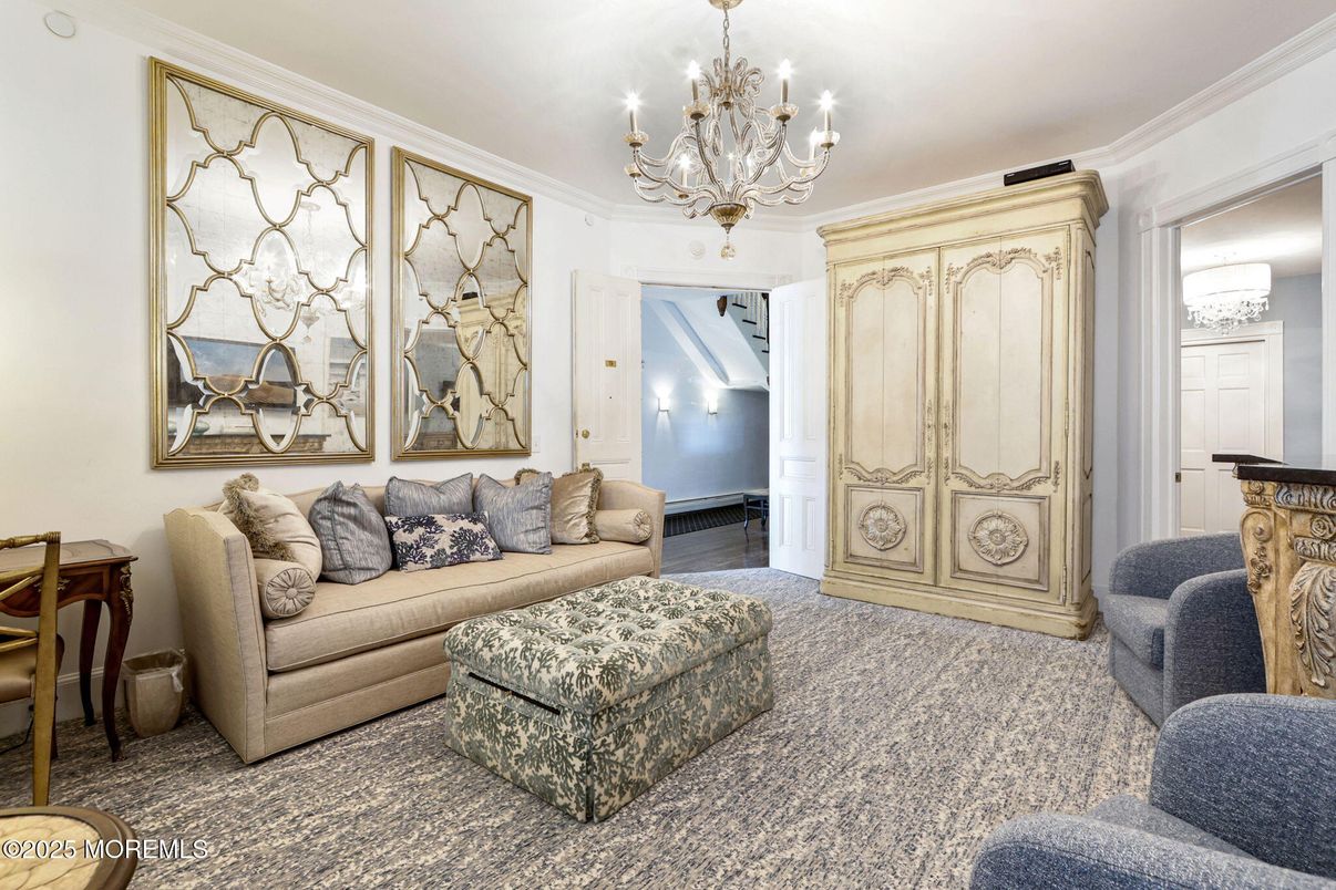 Chandelier, Interior, Living room