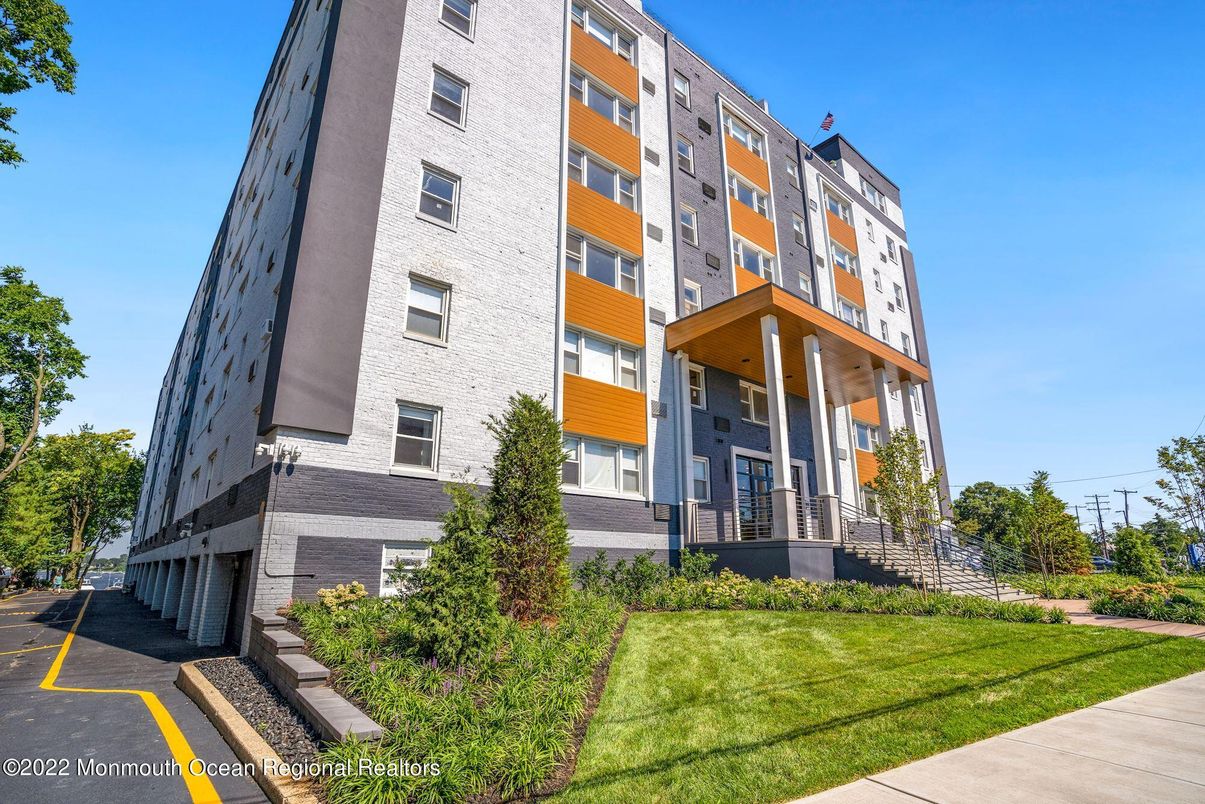 Exterior, Facade, Condo Building