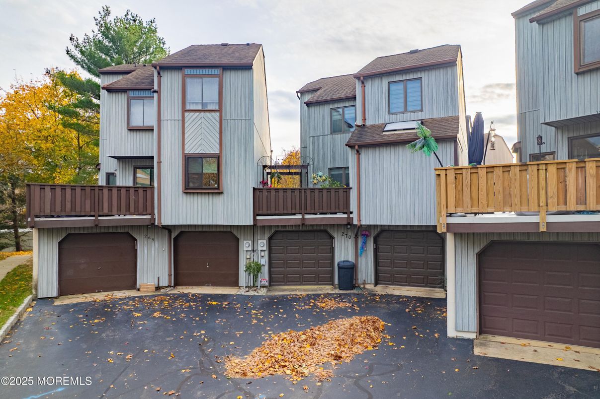 Attached, Exterior, Facade, Rowhouse