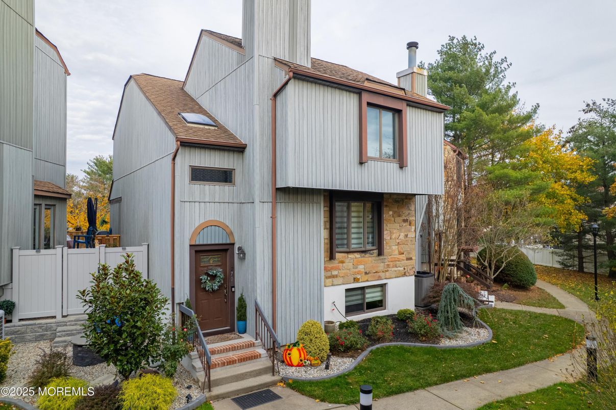 Exterior, Facade, None