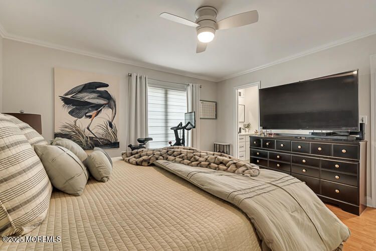 Bedroom, Fitness Equipment, Interior, Wood Texture Flooring