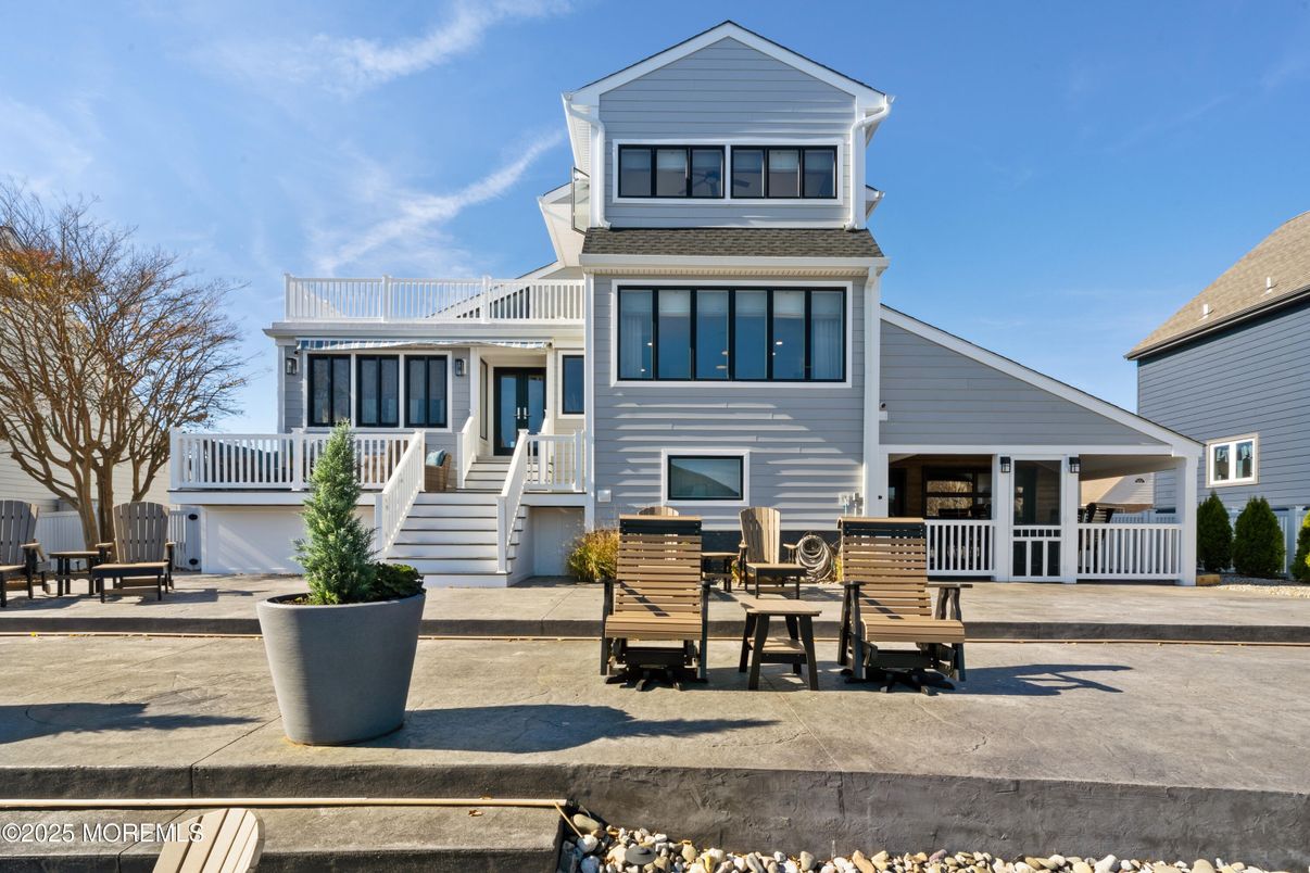 Exterior, Facade, Farmhouse