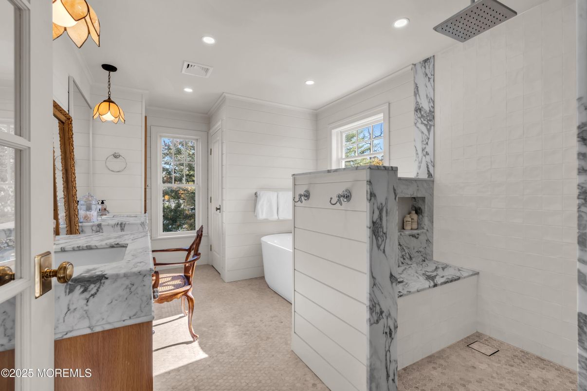 Bathroom, Free Standing Baths, Interior, Pendant Lights, Recessed Lighting