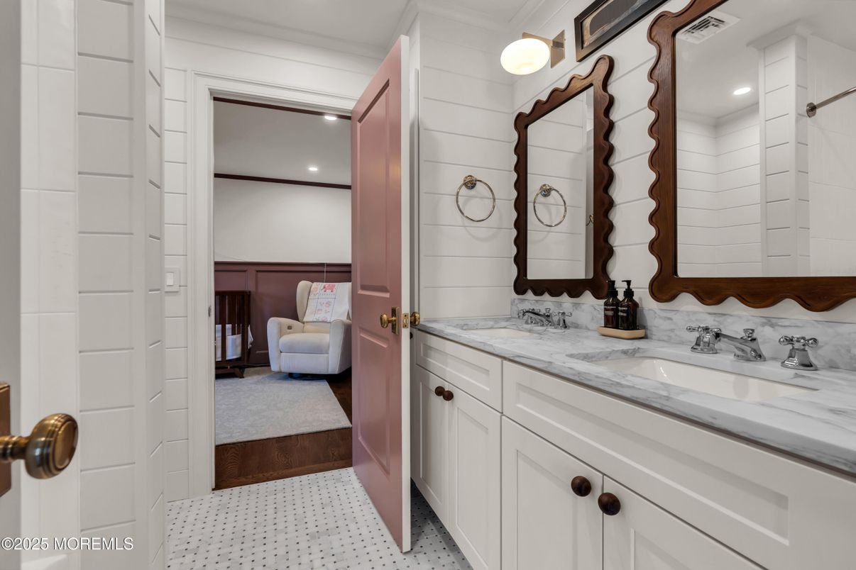 Bathroom, Dual Sink Vanities, Interior, Recessed Lighting