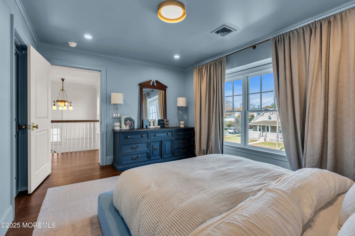 Bedroom, Interior, Pendant Lights, Recessed Lighting, Wood Texture Flooring