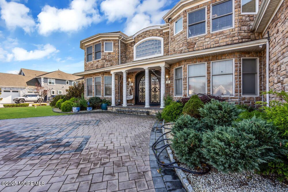 Exterior, Facade, French Provincial