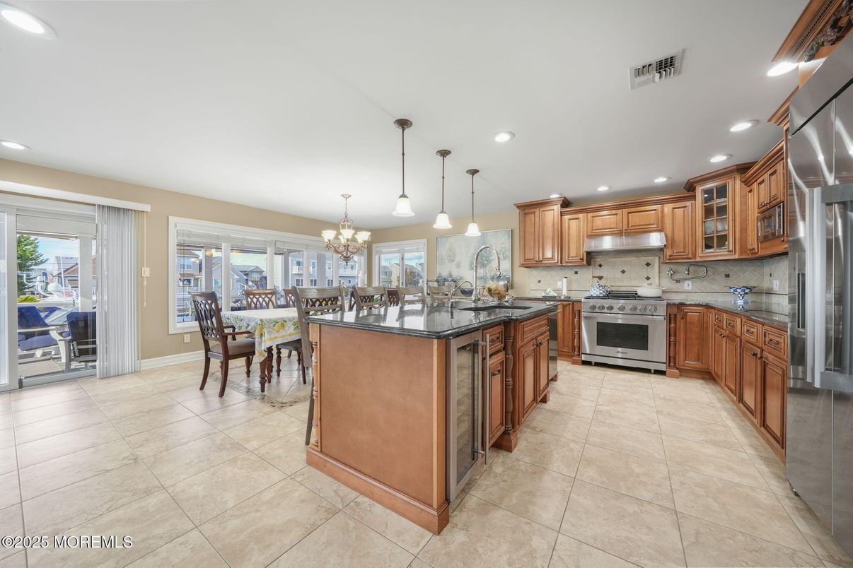 Chandelier, Dining room, Interior, Kitchen, Pendant Lights, Recessed Lighting, Stainless Steel Appliances