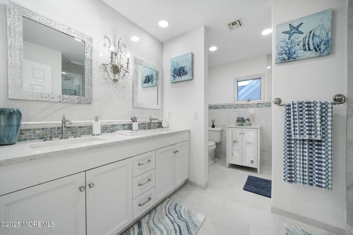Bathroom, Dual Sink Vanities, Interior, Recessed Lighting