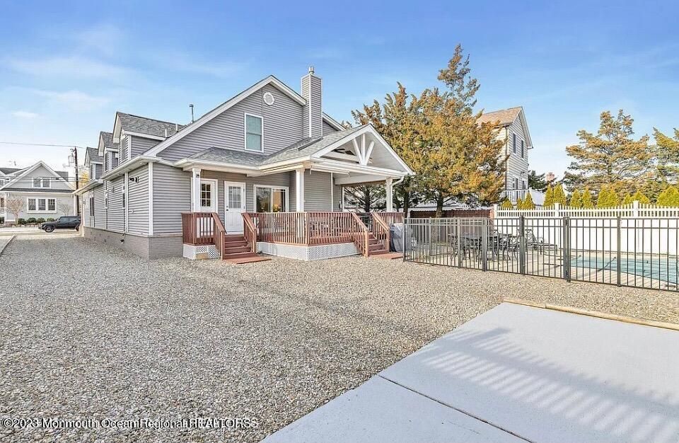 Backyard, Exterior, Facade, Queen Anne Victorian