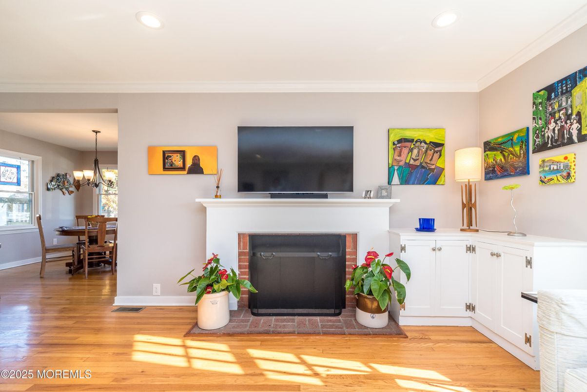 Chandelier, Dining room, Fireplace, Interior, Recessed Lighting, Wood Texture Flooring