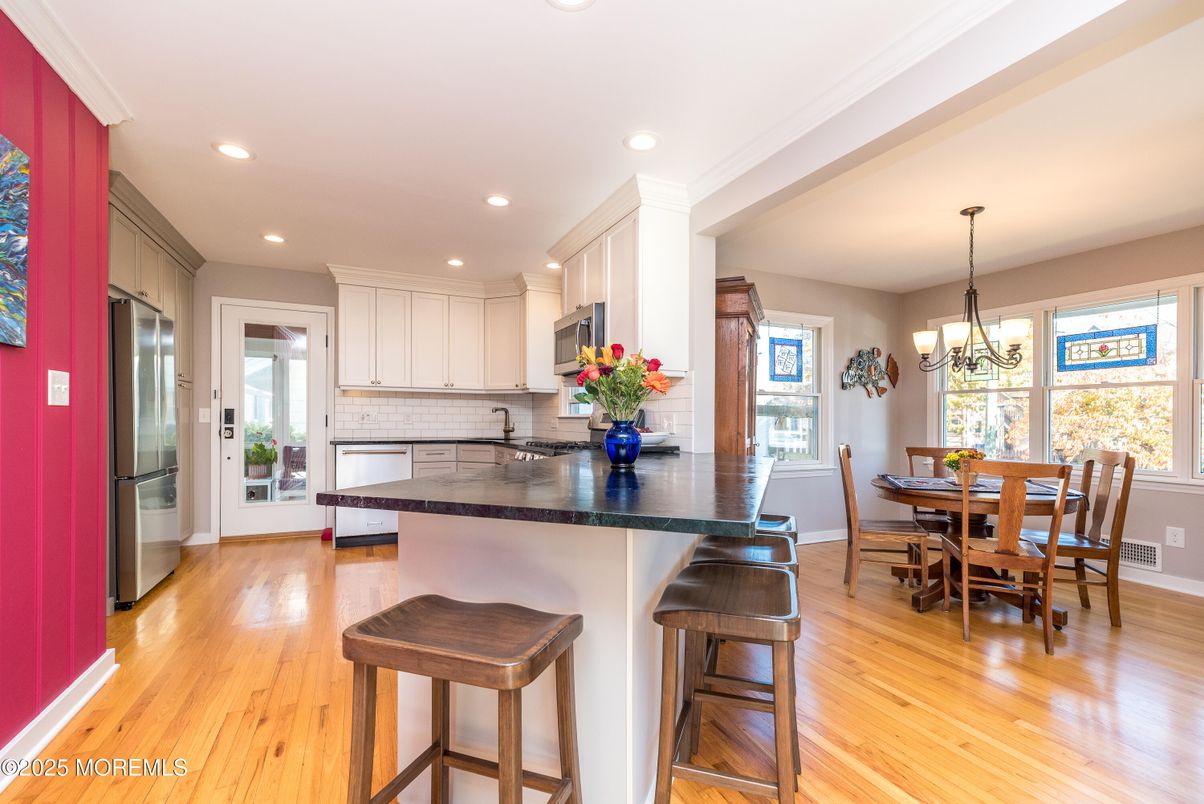 Chandelier, Dining room, Interior, Kitchen, Recessed Lighting, Stainless Steel Appliances, Wood Texture Flooring
