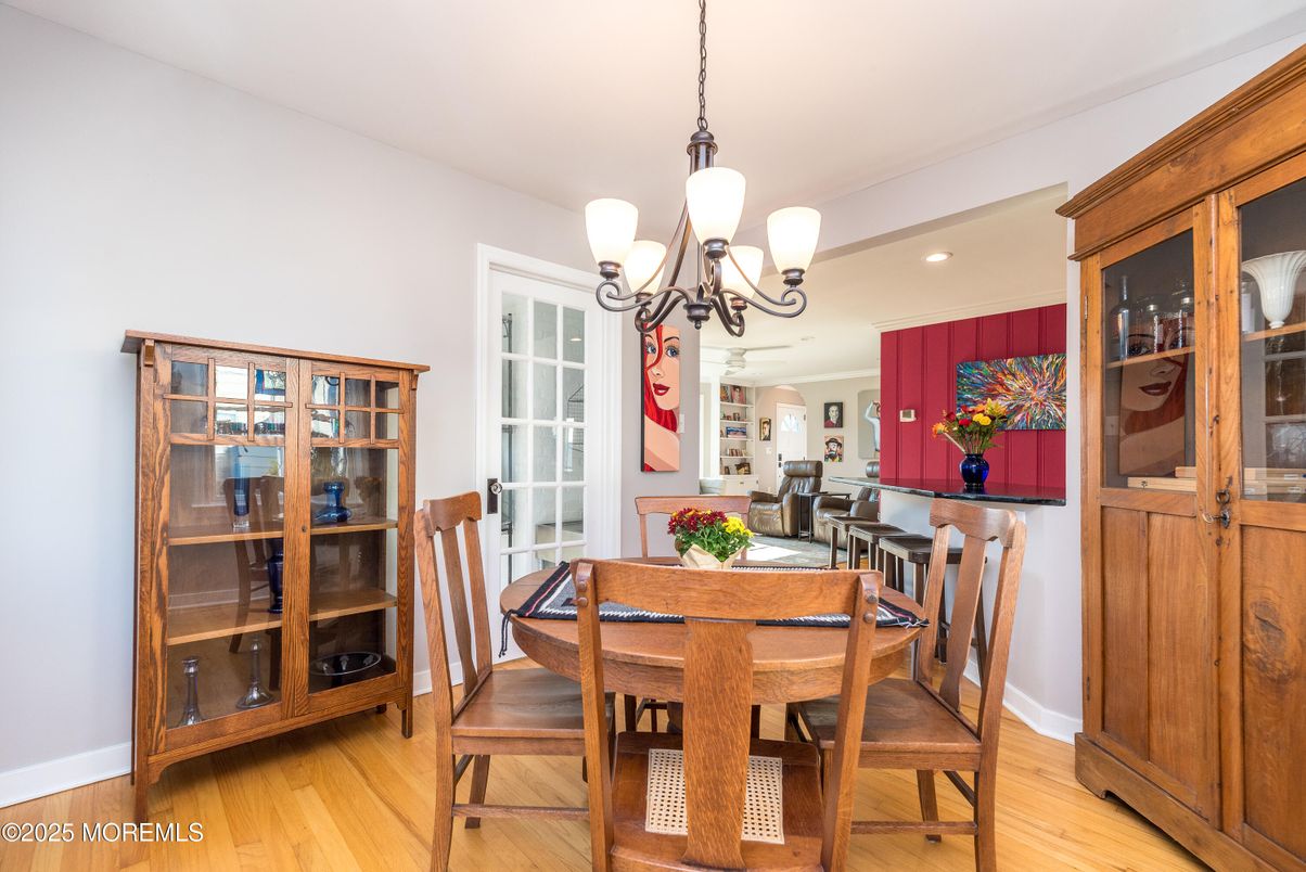 Chandelier, Dining room, Interior, Recessed Lighting, Wood Texture Flooring
