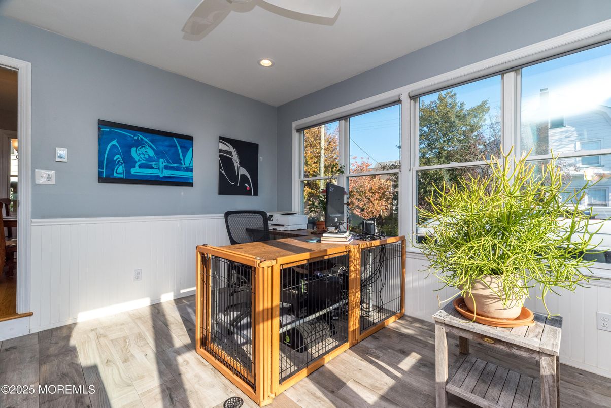 Home Office, Interior, Recessed Lighting, Water, Wood Texture Flooring