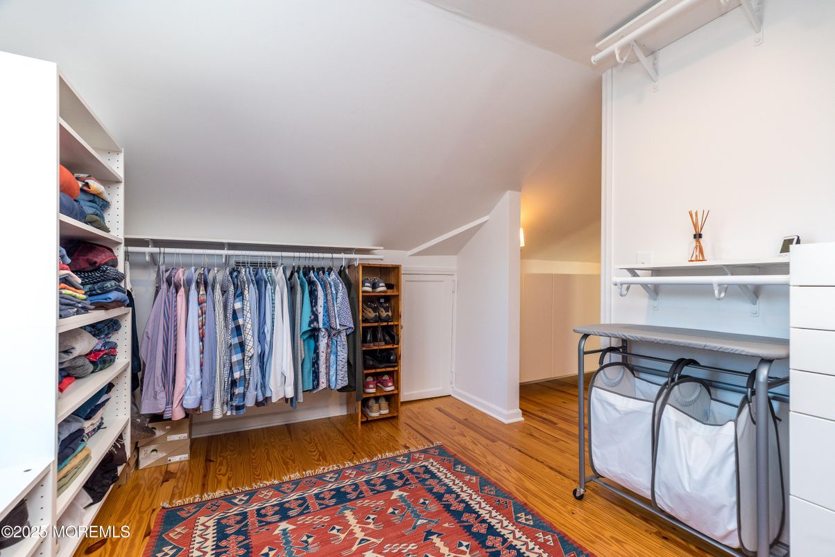 Interior, Walk-in Closets, Wood Texture Flooring
