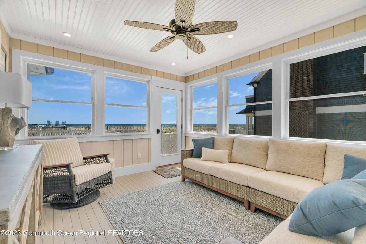 Interior, Living room, Recessed Lighting, Sun Room, Water, Wood Texture Flooring