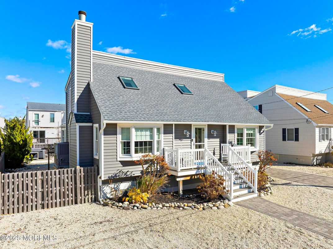 Exterior, Facade, Cape Cod