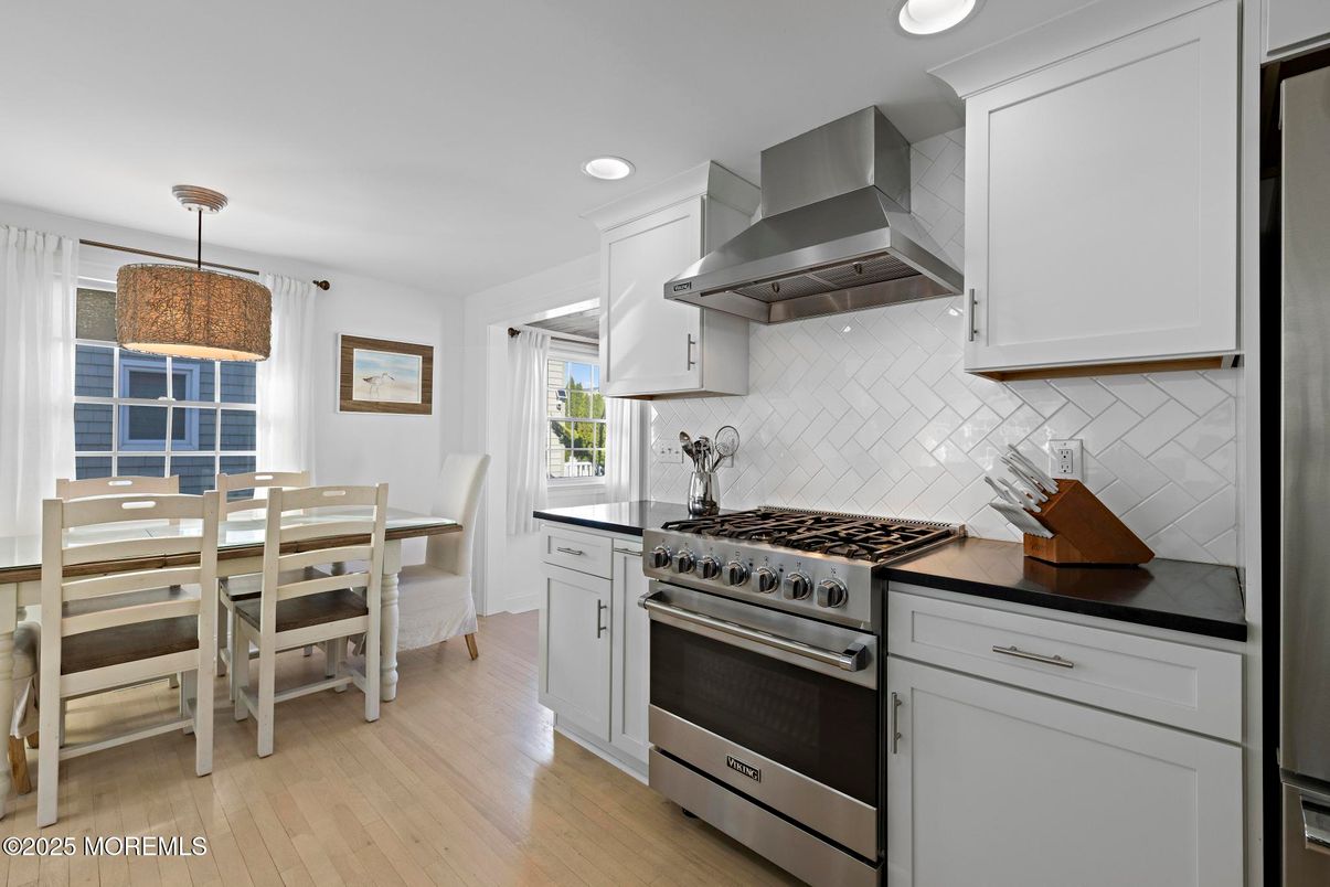 Dining room, Interior, Kitchen, Pendant Lights, Recessed Lighting, Stainless Steel Appliances, Wood Texture Flooring