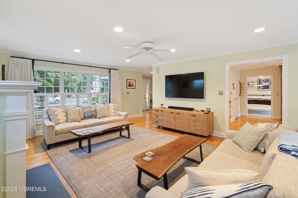 Interior, Living room, Recessed Lighting, Wood Texture Flooring